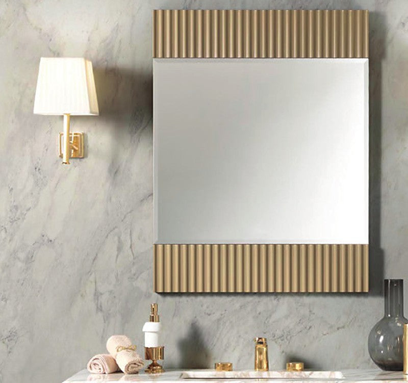 Aplică baie Atelier Mia Italia – finisaj auriu, lângă oglinda Atelier