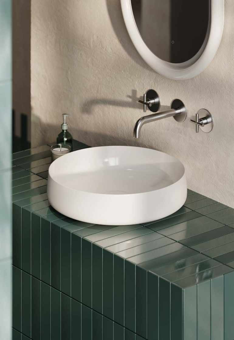 Lavoar Cognac Artceram pe blat verde