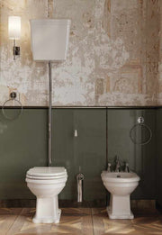 Vas WC Hermitage Artceram cu rezervor înalt în baie clasică