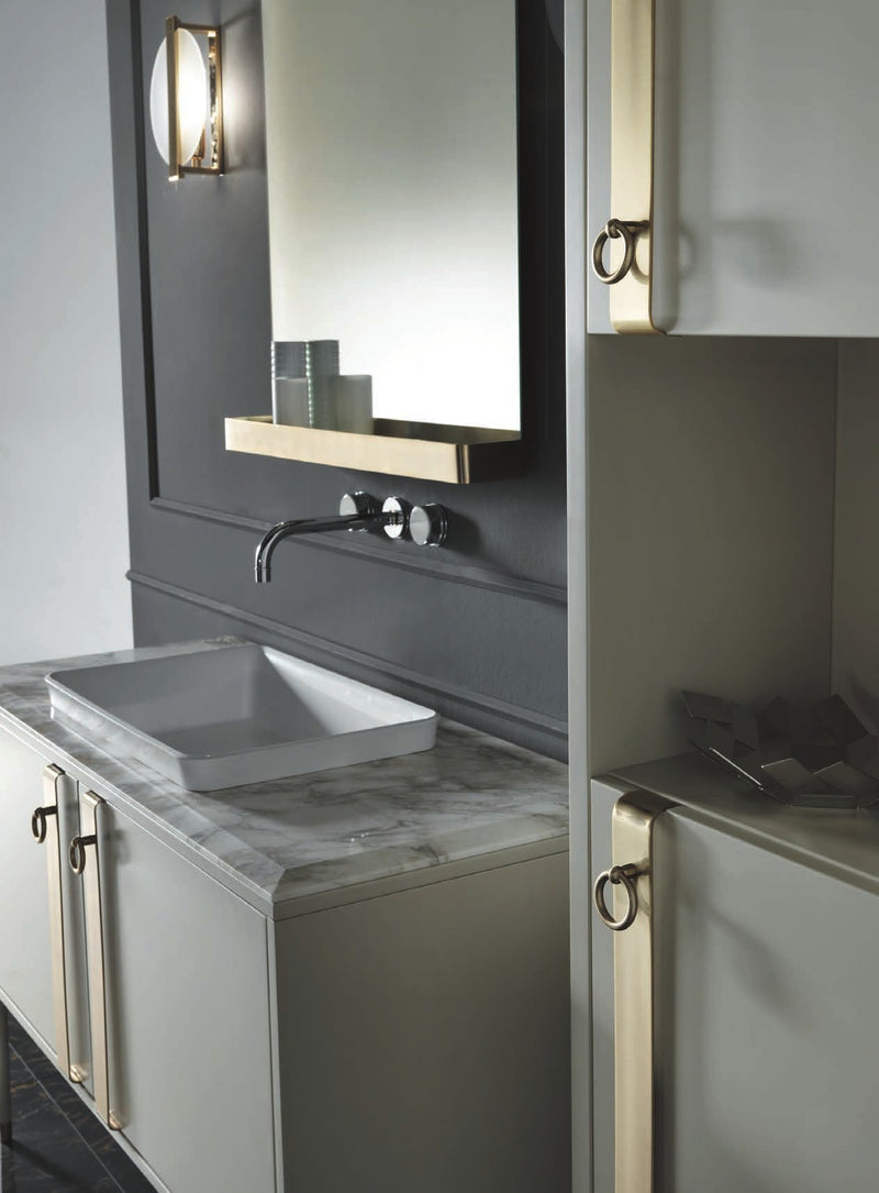 Mobilier baie Tribeca 100 cm Mia Italia – detaliu Tribeca 07 cu benzi și mânere aurii