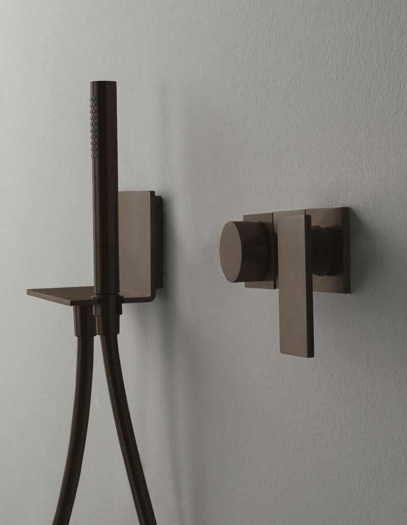 Kit duș Treemme din inox cu suport, furtun și duș de mână – Treemme, imagine de ambianță