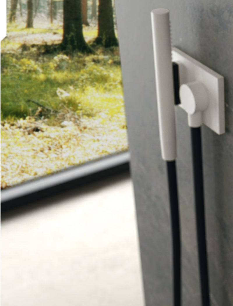 Kit duș încastrat Treemme cu duș de mână magnetic – Treemme, imagine de ambianță